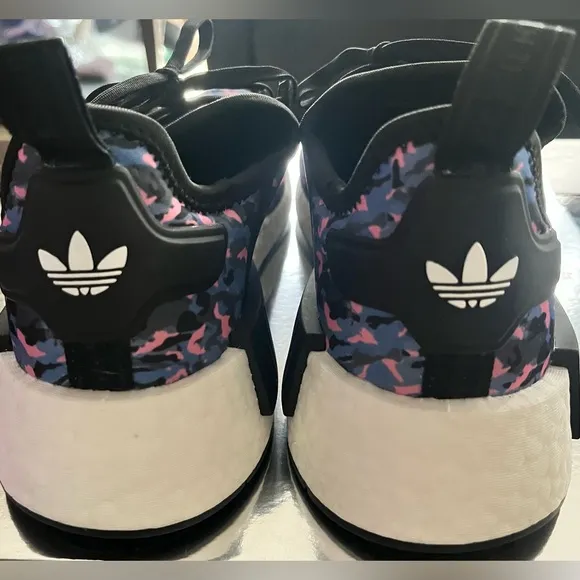 👟 ADIDAS GIRLS' BIG KIDS' ORIGINALS NMD R1 CASUAL SHOES- size 5 Big Kid/6 Women