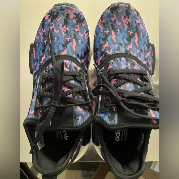 👟 ADIDAS GIRLS' BIG KIDS' ORIGINALS NMD R1 CASUAL SHOES- size 5 Big Kid/6 Women