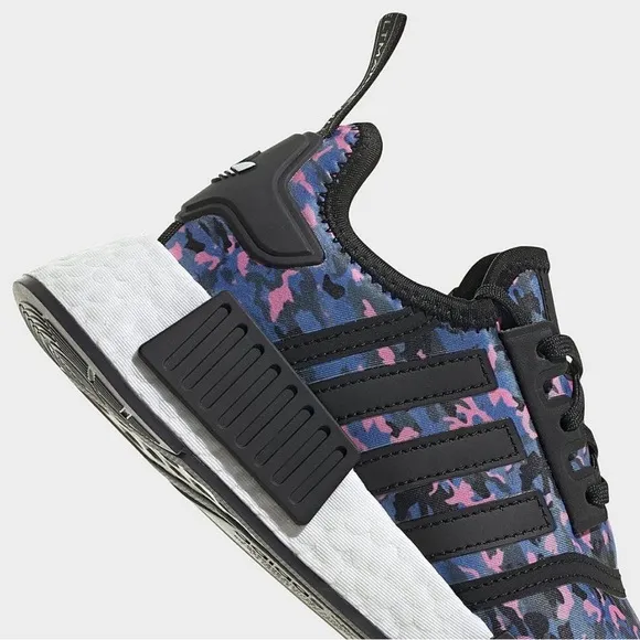 👟 ADIDAS GIRLS' BIG KIDS' ORIGINALS NMD R1 CASUAL SHOES- size 5 Big Kid/6 Women