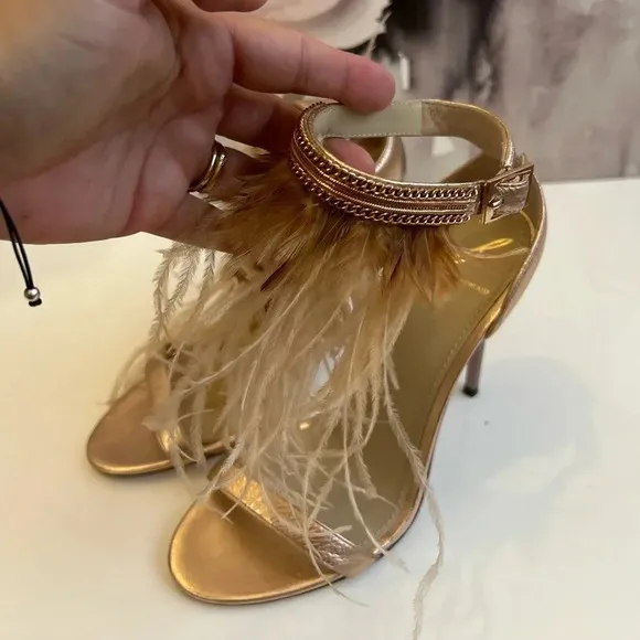 ! B Brian Atwood Laracca Feather Rose Gold Bronze Metallic Sandals 6!