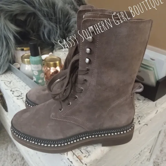 🆕⭐ VINCE CAMUTO suede mocha brown rhinestone combat boots
