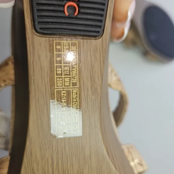🌸 Vionic |  NWT Sandals tan