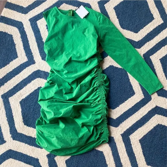 💚 ZARA GREEN COLD SHOULDER RUCHED FIT &amp; FLARE DRESS!