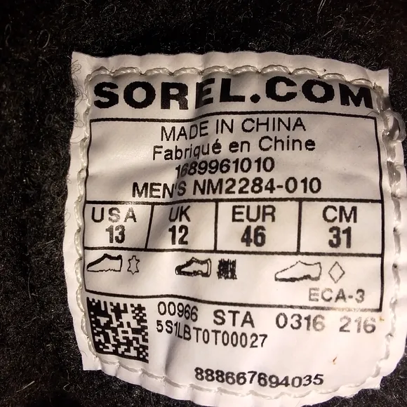 A pair of Sorel men's black leather and suede boots in a size 13.