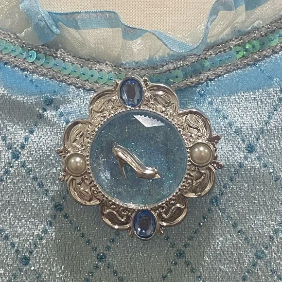 A really pretty Cinderella dress with a glass shoes symbol in amazing condition