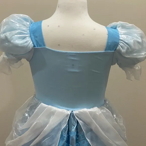 A really pretty Cinderella dress with a glass shoes symbol in amazing condition