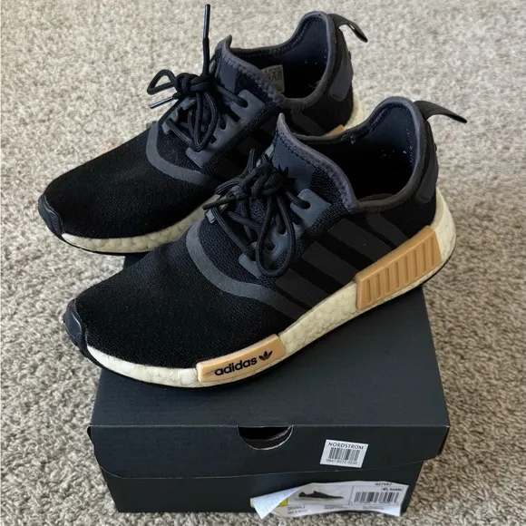 Adidas Women’s NMD R1 'Black Carbon shoes sneakers size 7