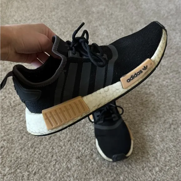 Adidas Women’s NMD R1 'Black Carbon shoes sneakers size 7