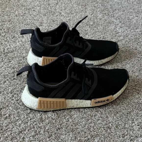 Adidas Women’s NMD R1 'Black Carbon shoes sneakers size 7