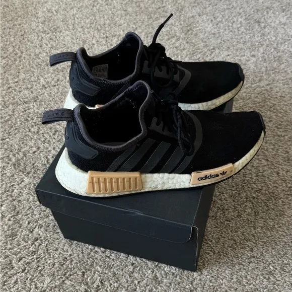 Adidas Women’s NMD R1 'Black Carbon shoes sneakers size 7