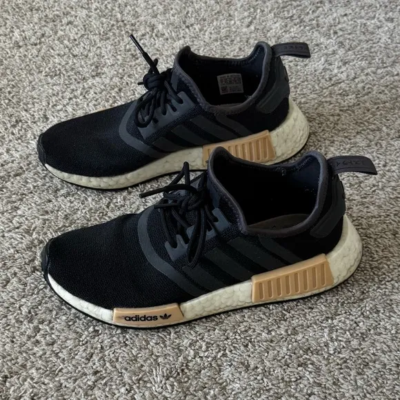 Adidas Women’s NMD R1 'Black Carbon shoes sneakers size 7