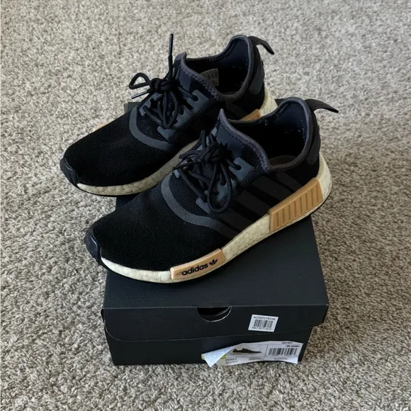 Adidas Women’s NMD R1 'Black Carbon shoes sneakers size 7