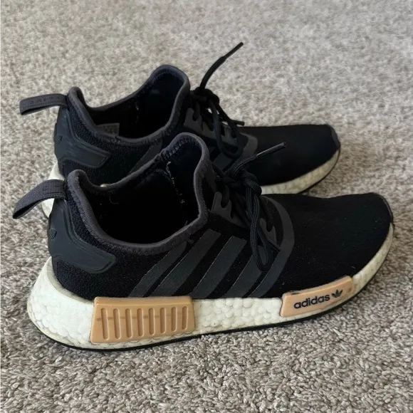 Adidas Women’s NMD R1 'Black Carbon shoes sneakers size 7
