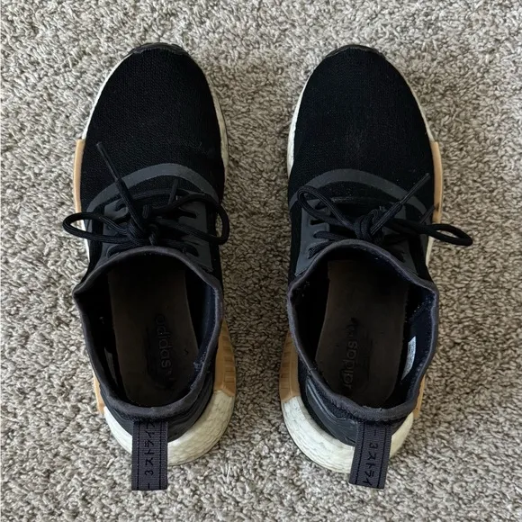 Adidas Women’s NMD R1 'Black Carbon shoes sneakers size 7