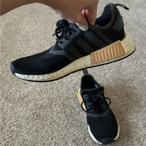 Adidas Women’s NMD R1 'Black Carbon shoes sneakers size 7