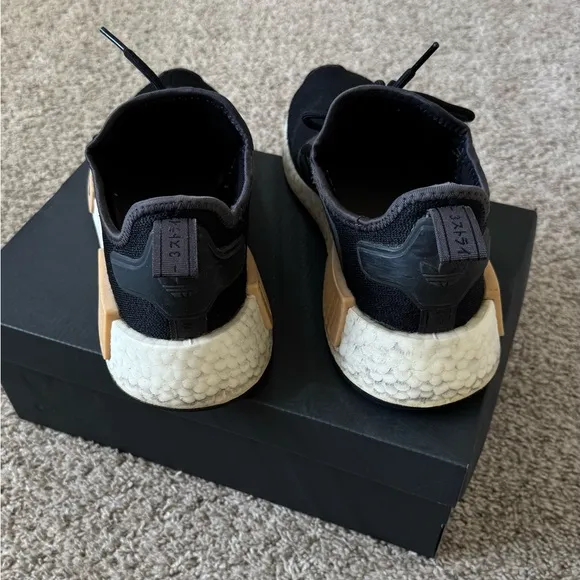 Adidas Women’s NMD R1 'Black Carbon shoes sneakers size 7