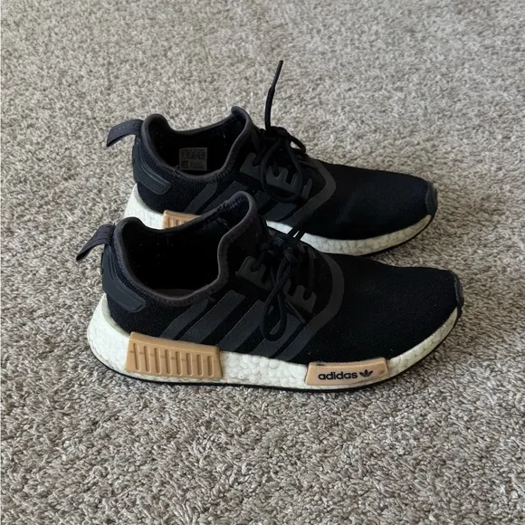 Adidas Women’s NMD R1 'Black Carbon shoes sneakers size 7