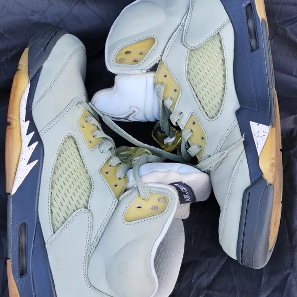Air Jordan Sneakers - Gray and WhiteAir Jordan 5 JADE HORIZON Nubuck leather