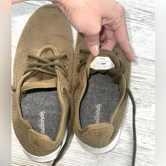Allbirds Tree Runners Olive / Army Green Sneakers Shoes Women’s Sz. 9