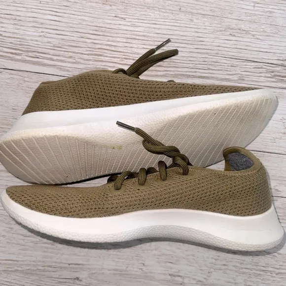 Allbirds Tree Runners Olive / Army Green Sneakers Shoes Women’s Sz. 9