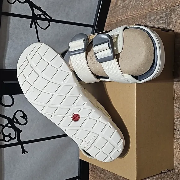 Astral Webber Cream &amp; Gray Sandals Size 8 NWT