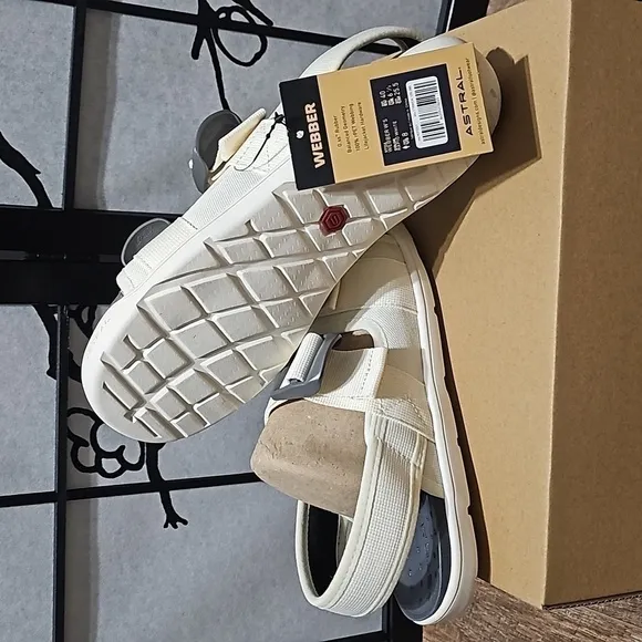 Astral Webber Cream &amp; Gray Sandals Size 8 NWT