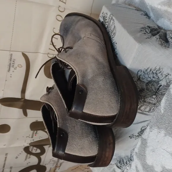 BACCO BUCCI ESTUDIO SIZE 10.  Men's Tan Suede Dress Shoes