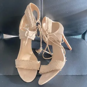 BADGLEY MISCHKA BOMBAY Stiletto Heeled Suede Sandals Nude/Cream Size 10