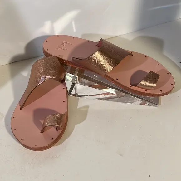 Beek sandals
