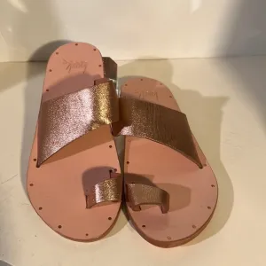 Beek sandals