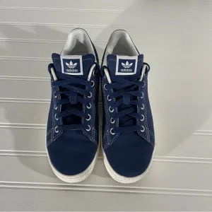Big Kids Adidas Originals Stan Smith CS Casual shoe size 5 Dark Blue Suede