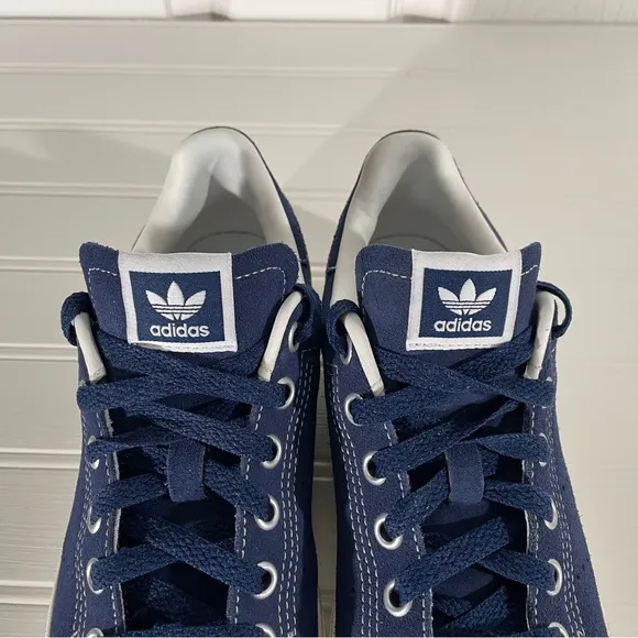 Big Kids Adidas Originals Stan Smith CS Casual shoe size 5 Dark Blue Suede