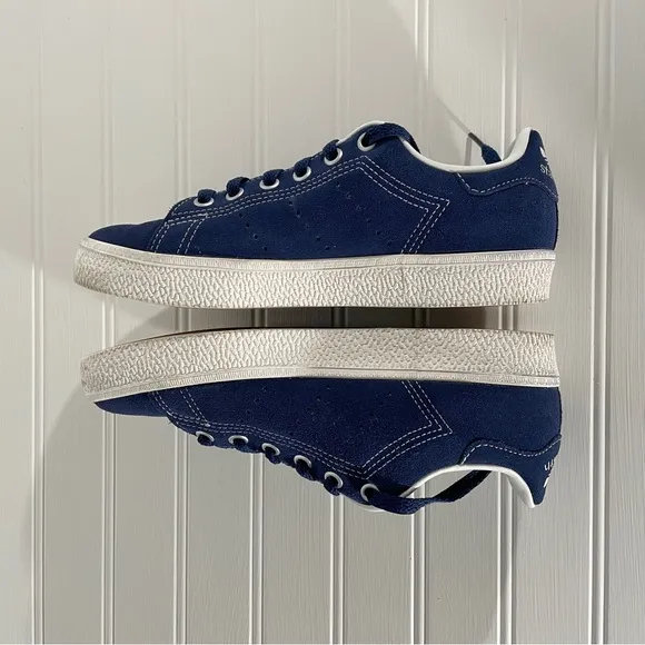 Big Kids Adidas Originals Stan Smith CS Casual shoe size 5 Dark Blue Suede