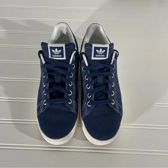 Big Kids Adidas Originals Stan Smith CS Casual shoe size 5 Dark Blue Suede