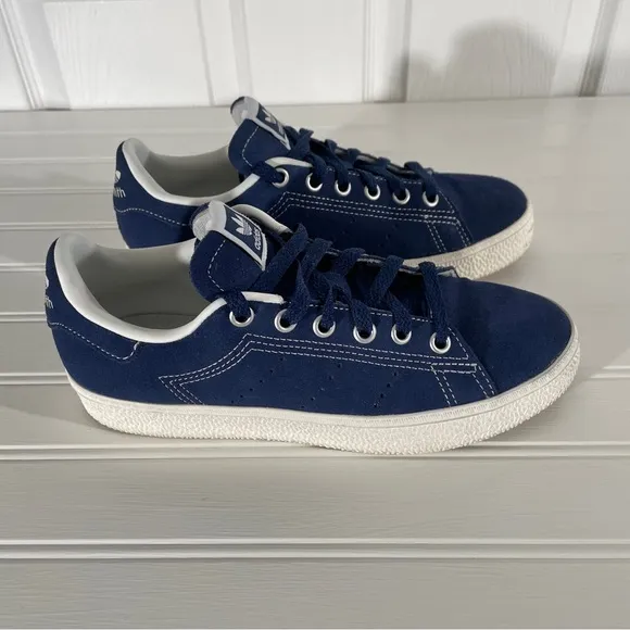 Big Kids Adidas Originals Stan Smith CS Casual shoe size 5 Dark Blue Suede
