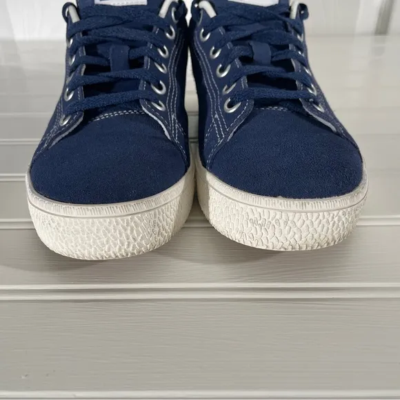 Big Kids Adidas Originals Stan Smith CS Casual shoe size 5 Dark Blue Suede