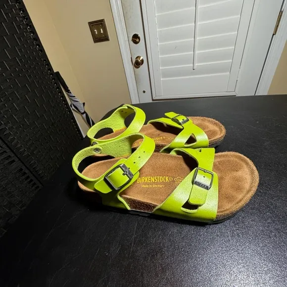 Birkenstock EU 34 rip green sandals