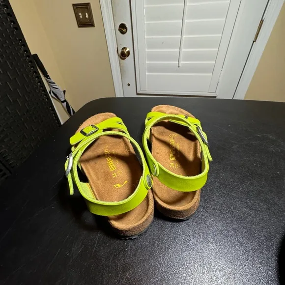 Birkenstock EU 34 rip green sandals