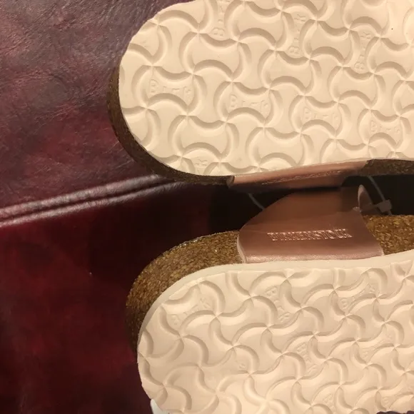 Birkenstock gizeh rose gold sandals