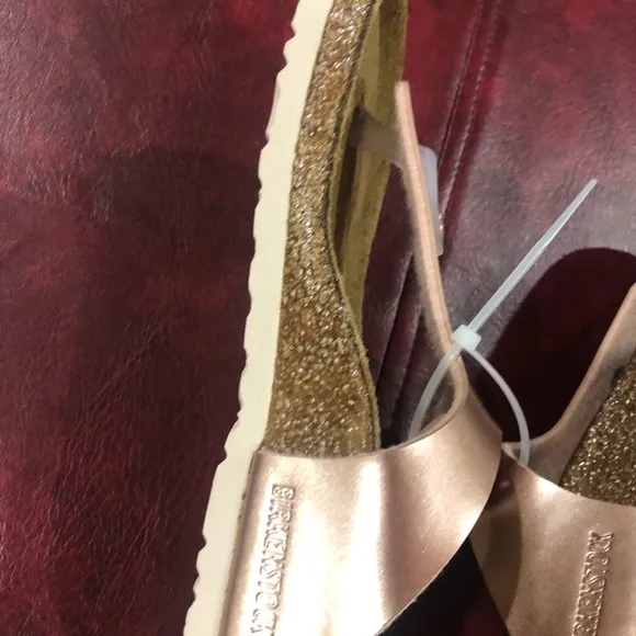 Birkenstock gizeh rose gold sandals
