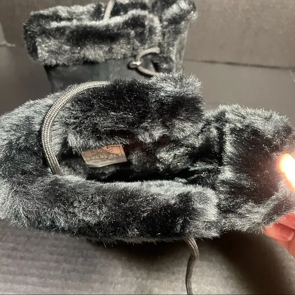 BNWOB Snow Angel Boots 6 M PRICE VERY FIRM!
