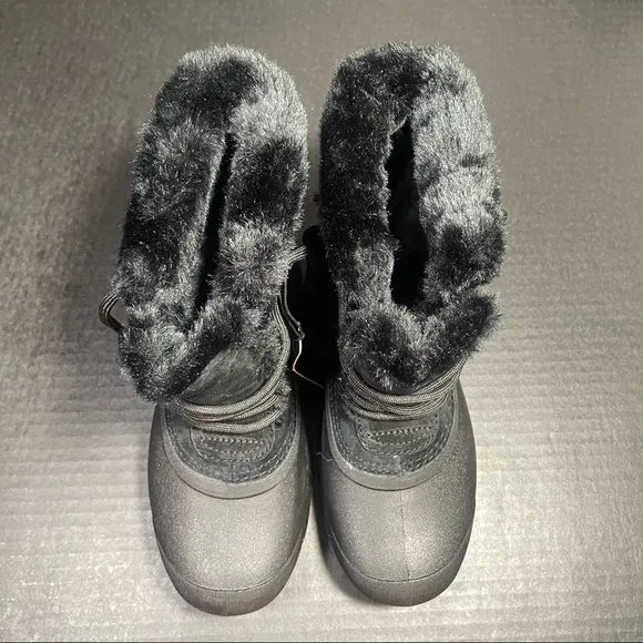 BNWOB Snow Angel Boots 6 M PRICE VERY FIRM!