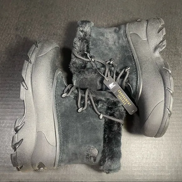 BNWOB Snow Angel Boots 6 M PRICE VERY FIRM!
