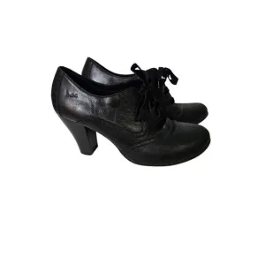 b.o.c black leather heeled oxford shoes with velvet laces.