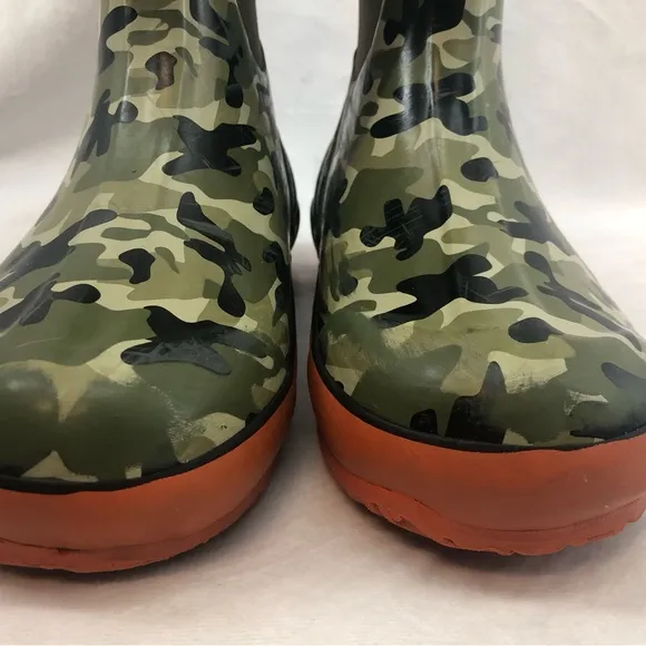 Bogs Size 5 Big Kid Camo Boots