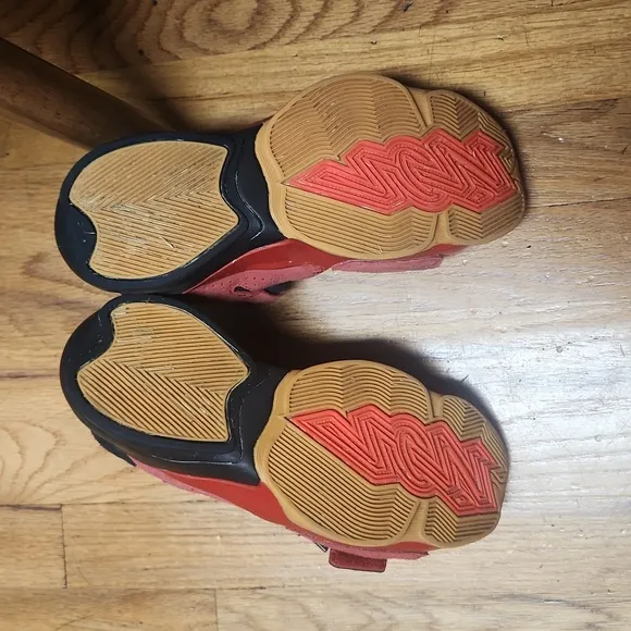 Boy's 5.5 Jordan Zion 2 Basketball Sneakers, EUC