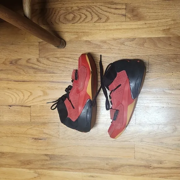 Boy's 5.5 Jordan Zion 2 Basketball Sneakers, EUC