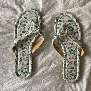 BRAND NEW Jack Rogers Size 7! Sandals​