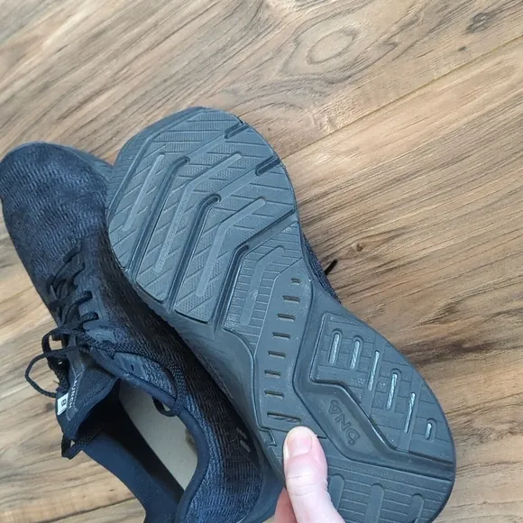 Brooks Launch 8 Men's sneakers. Men's size 13 black sneakers. Black Brooks shoes