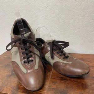 Bruno Magli bowling shoe. ‎ Size 9